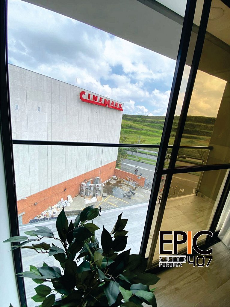 Epic Suite 407 Deluxe Airport