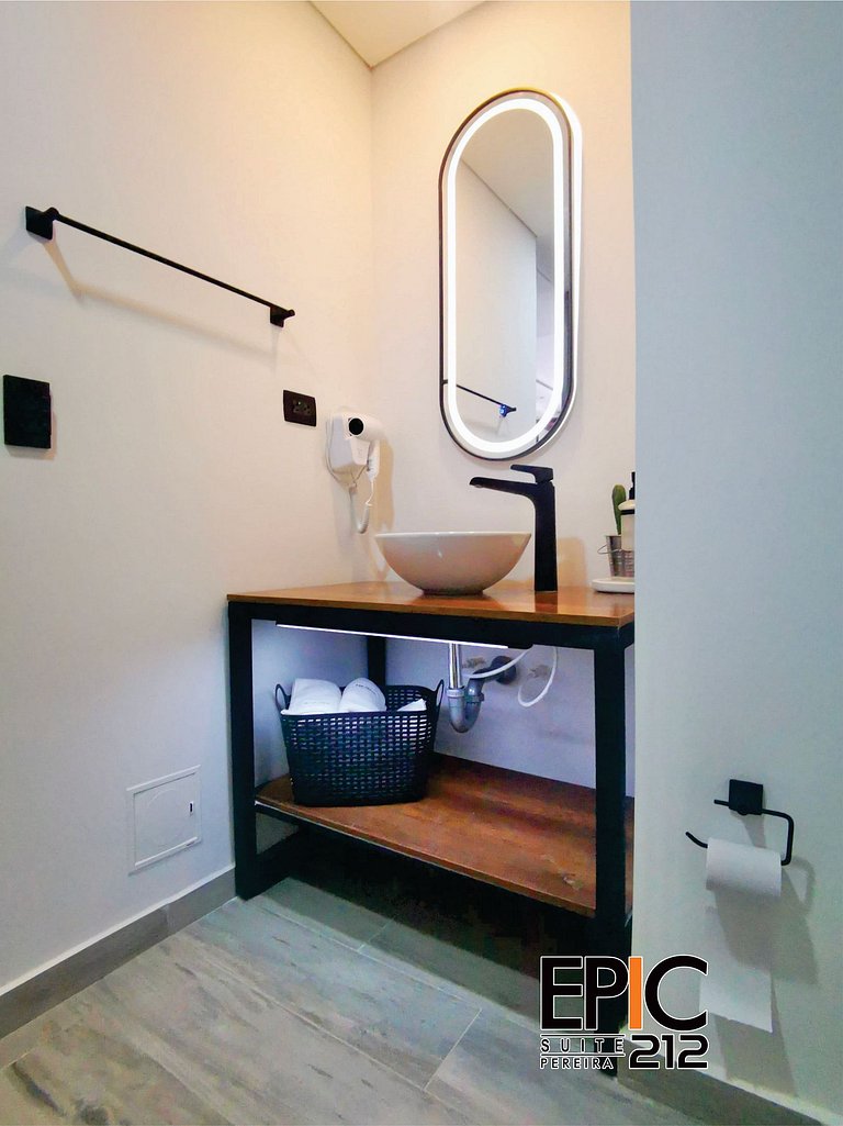 Epic Suite 212 Deluxe Airport