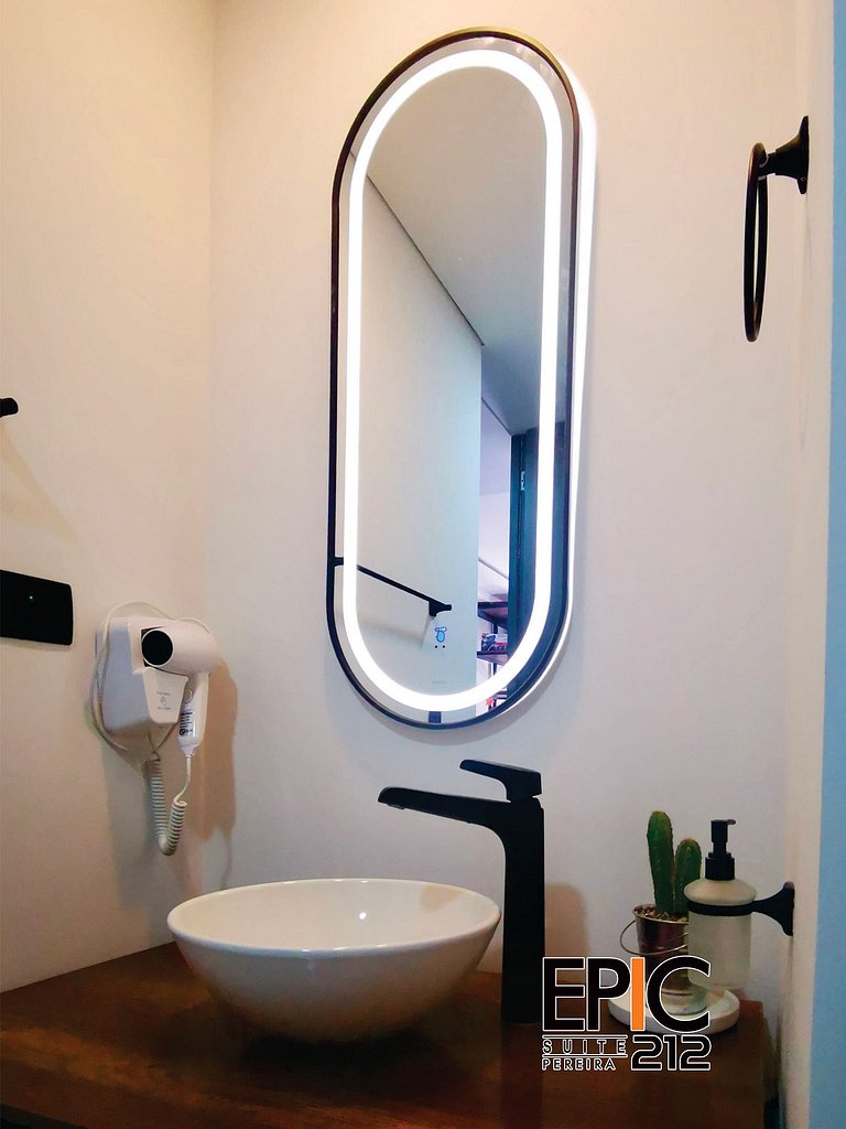 Epic Suite 212 Deluxe Airport