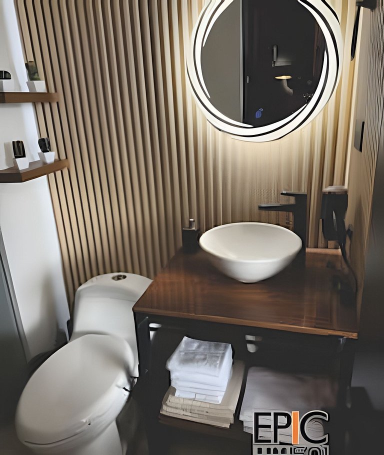 Epic Suite 501 Deluxe Airport