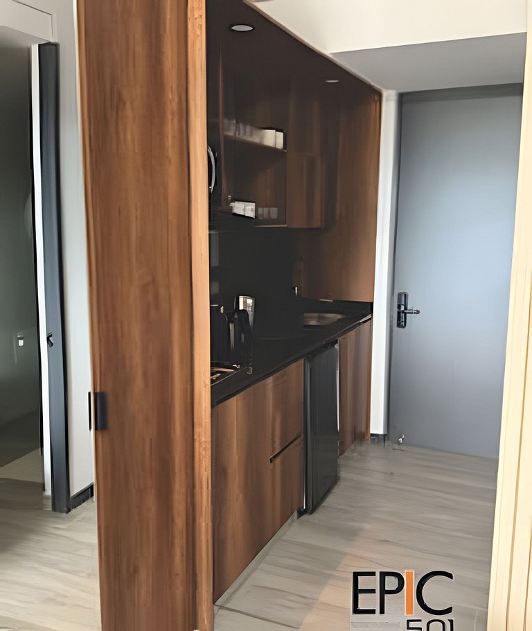 Epic Suite 501 Deluxe Airport