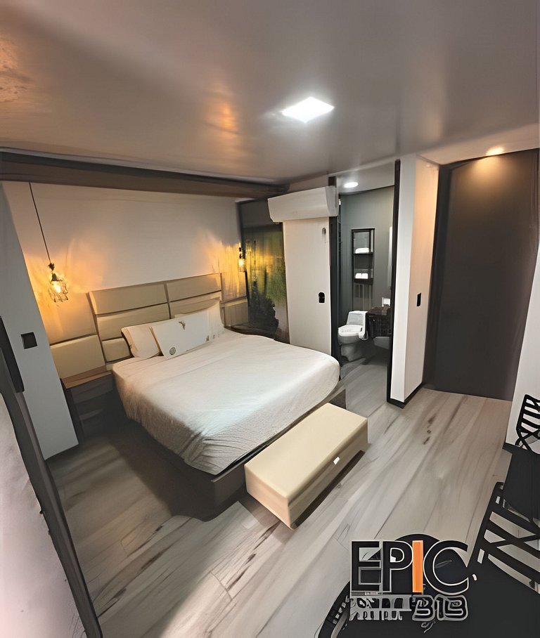 Epic Suite 313 Deluxe Airport 10P 3Rooms