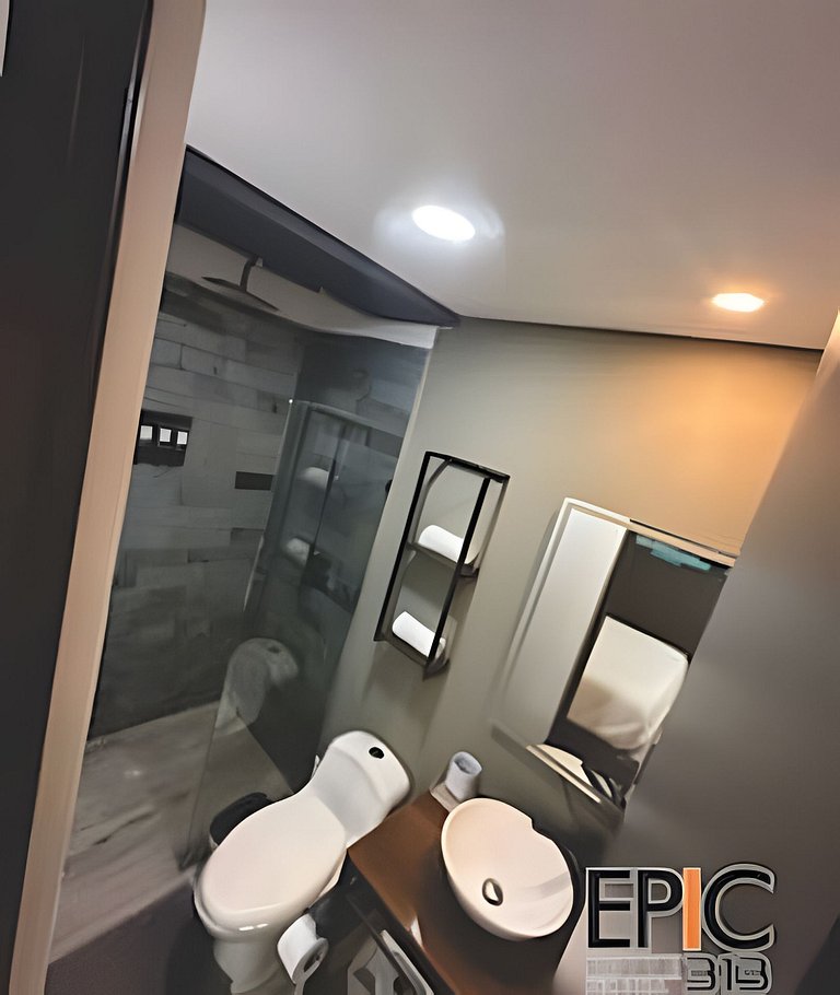 Epic Suite 313 Deluxe Airport 10P 3Rooms