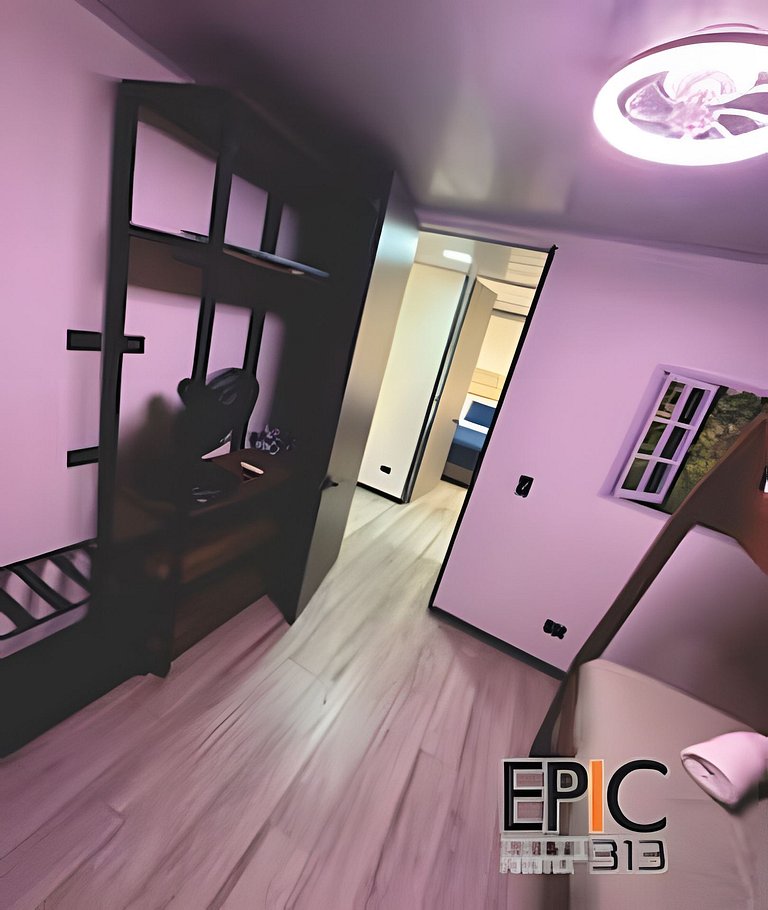 Epic Suite 313 Deluxe Airport Family 3H 10P