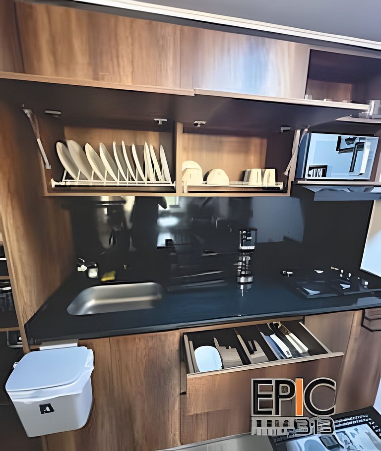 Epic Suite 313 Deluxe Airport Family 3H 10P