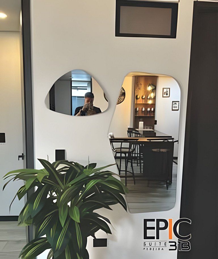Epic Suite 313 Deluxe Airport Family 3H 10P