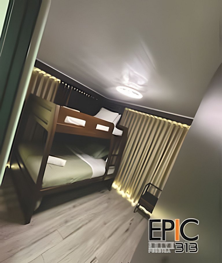 Epic Suite 313 Deluxe Airport 10P 3Rooms