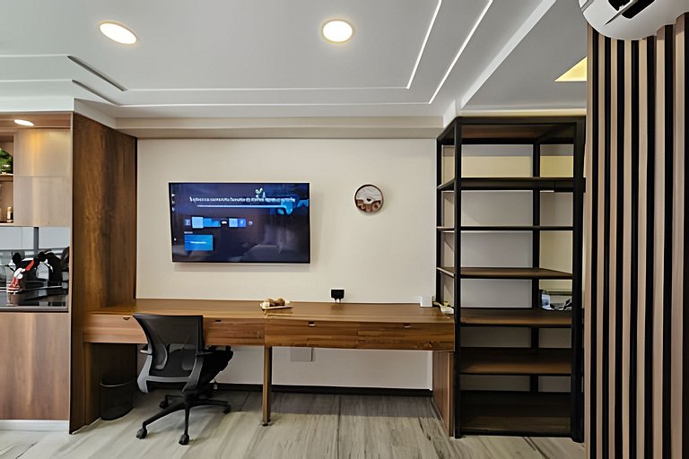 Epic Suite 210 Deluxe Airport