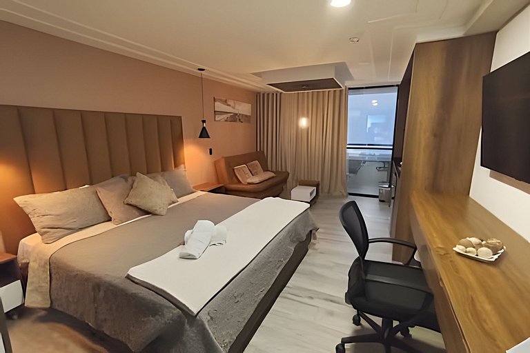 Epic Suite 210 Deluxe Airport