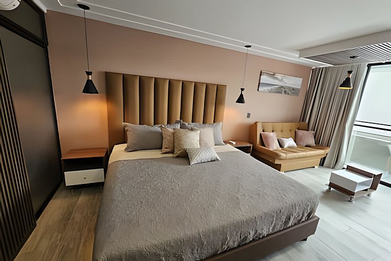 Epic Suite 210 Deluxe Airport