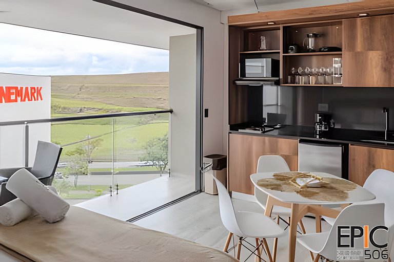 Epic Suite 506 Deluxe Airport