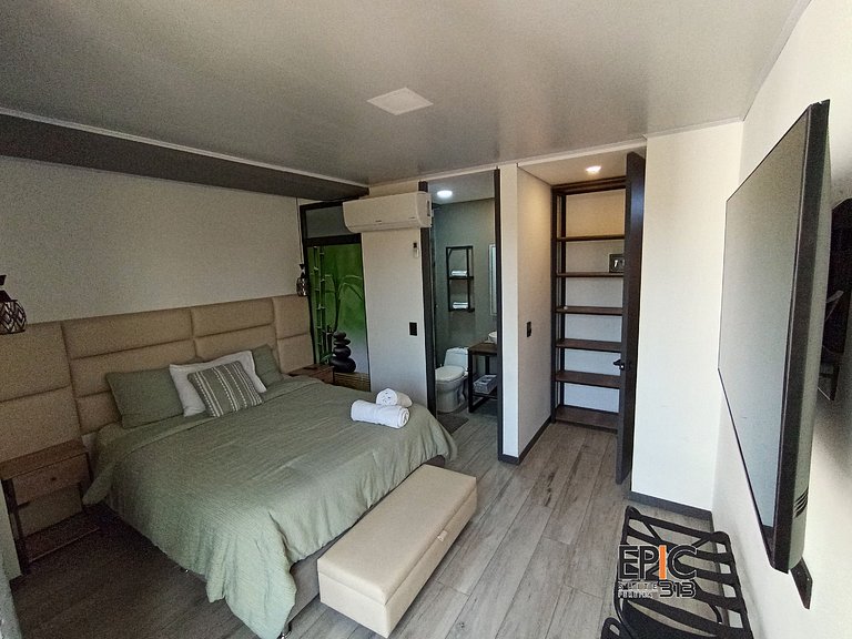 Epic Suite 313 Deluxe Airport 10P 3Rooms