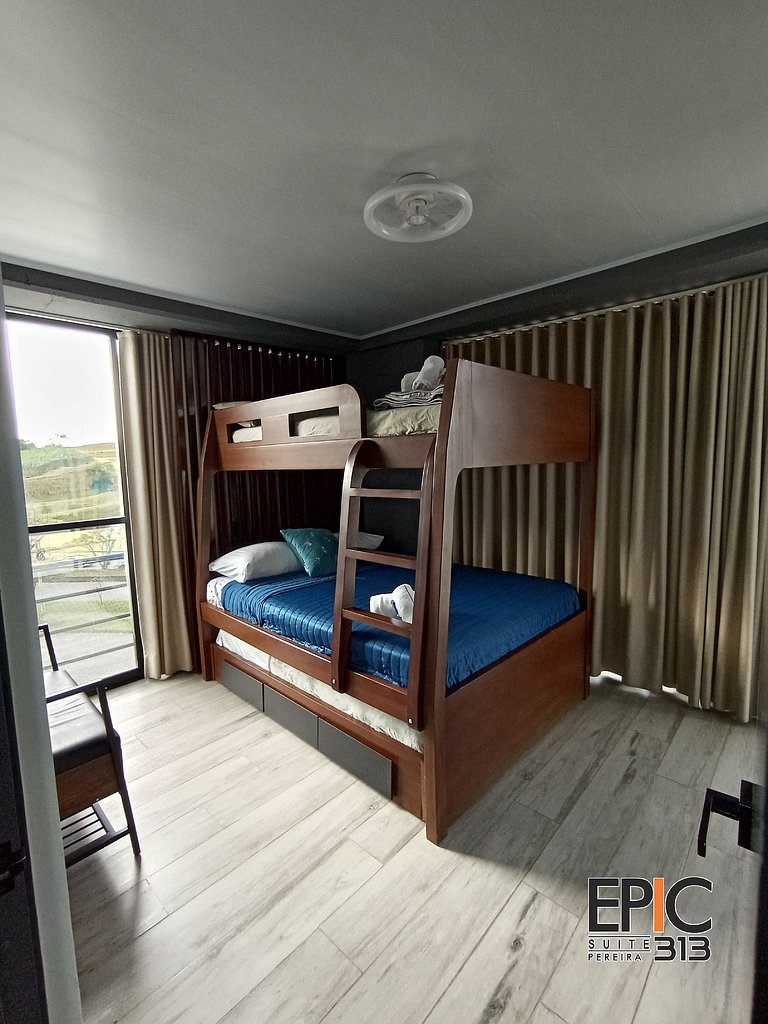 Epic Suite 313 Deluxe Airport 10P 3Rooms