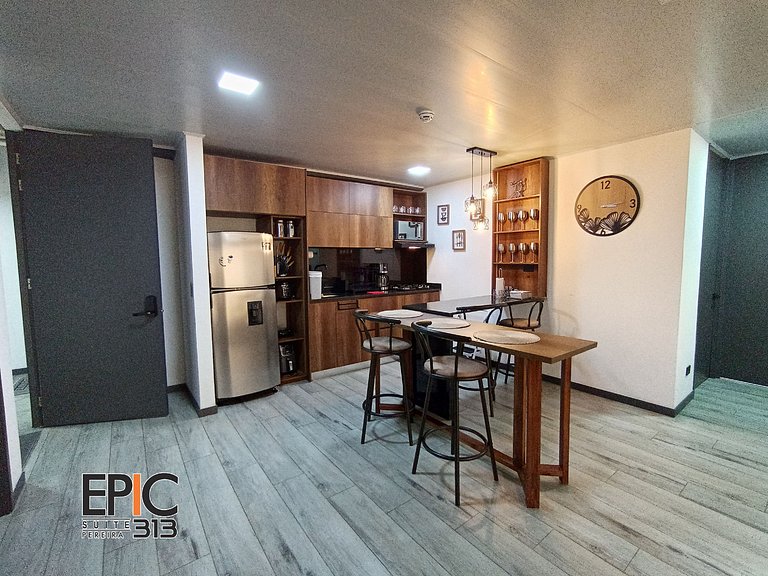 Epic Suite 313 Deluxe Airport 10P 3Rooms