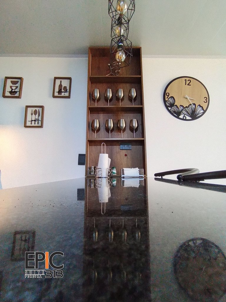 Epic Suite 313 Deluxe Airport 10P 3Rooms