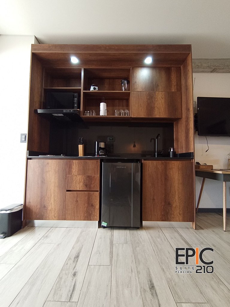Epic Suite 210 Deluxe Airport