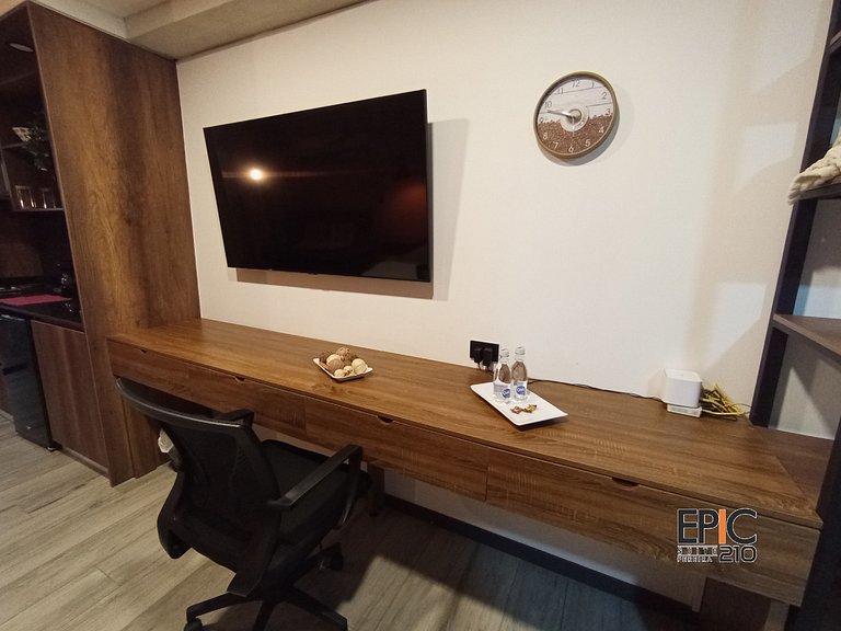 Epic Suite 210 Deluxe Airport