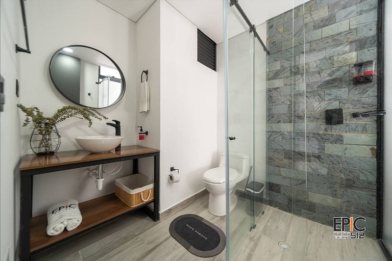 Epic Suite 512 Deluxe Airport