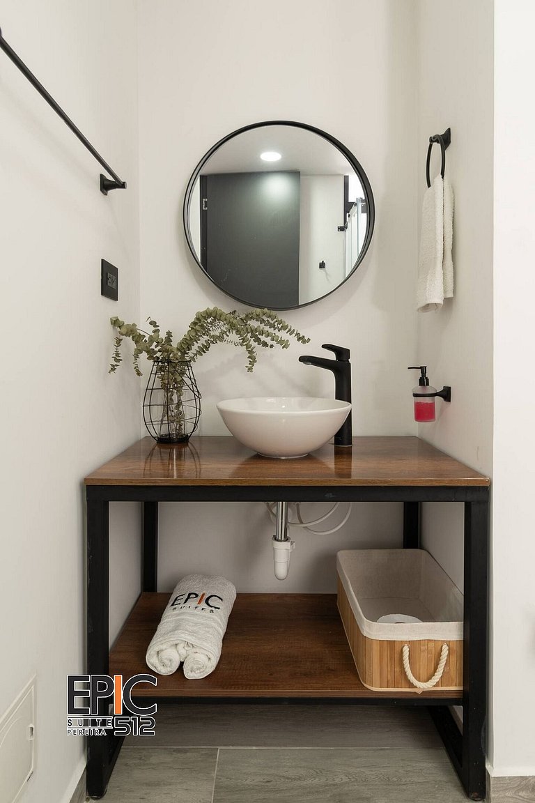 Epic Suite 512 Deluxe Airport