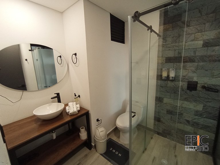 Epic Suite 510 Deluxe Airport