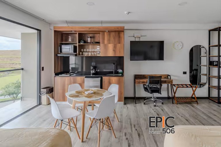 Epic Suite 506 Deluxe Airport