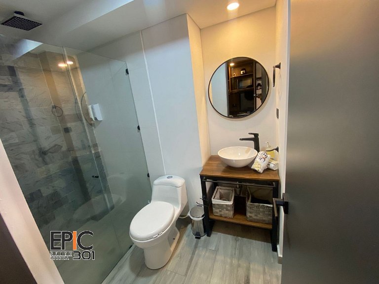 Epic Suite 301 Deluxe Loft Airport