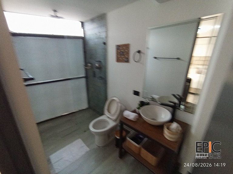 Epic Suite 303 Luxury Loft Airport