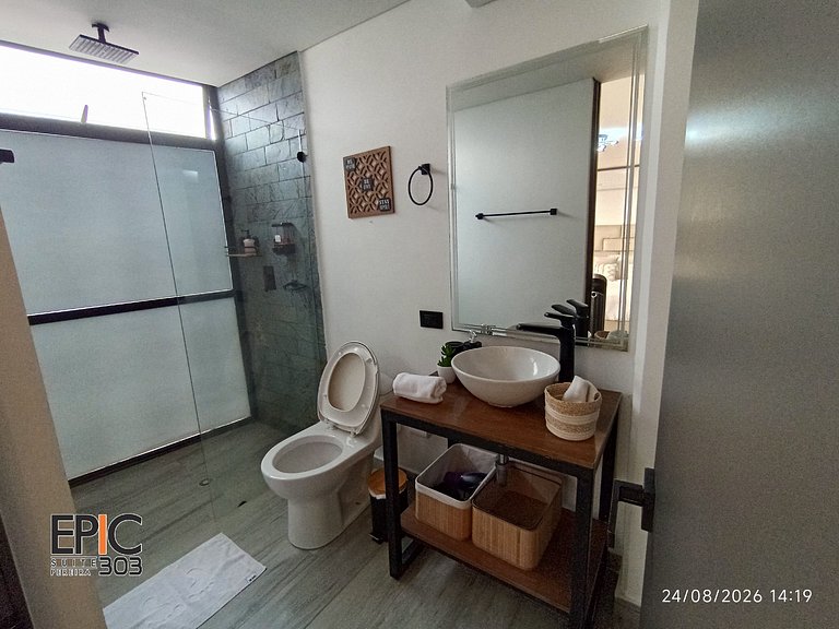 Epic Suite 303 Luxury Loft Airport