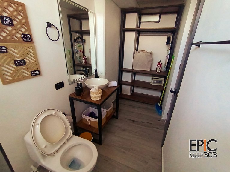 Epic Suite 303 Luxury Loft Airport