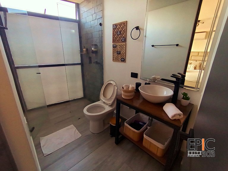 Epic Suite 303 Luxury Loft Airport