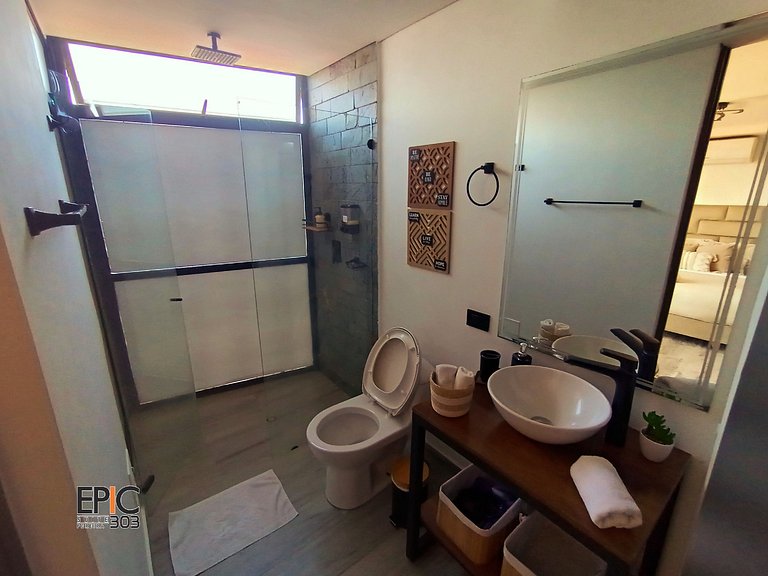 Epic Suite 303 Luxury Loft Airport