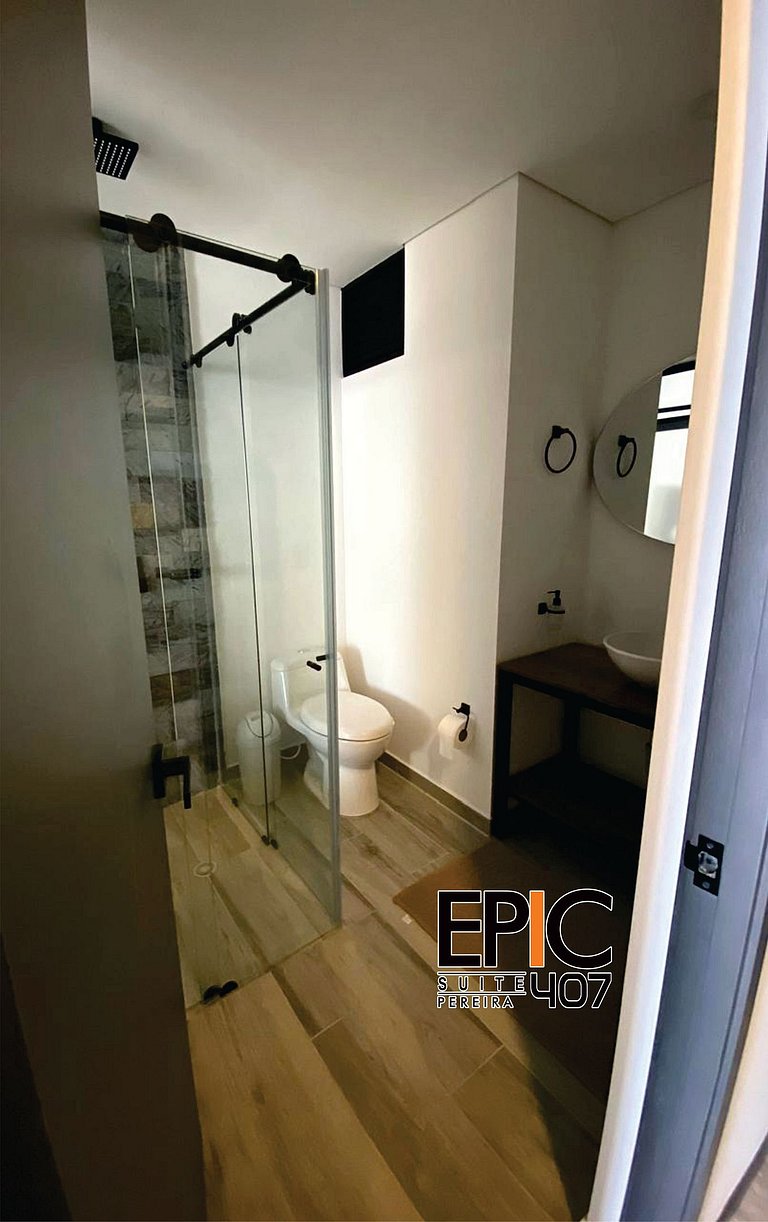 Epic Suite 407 Luxury Loft • King Bed • Airport