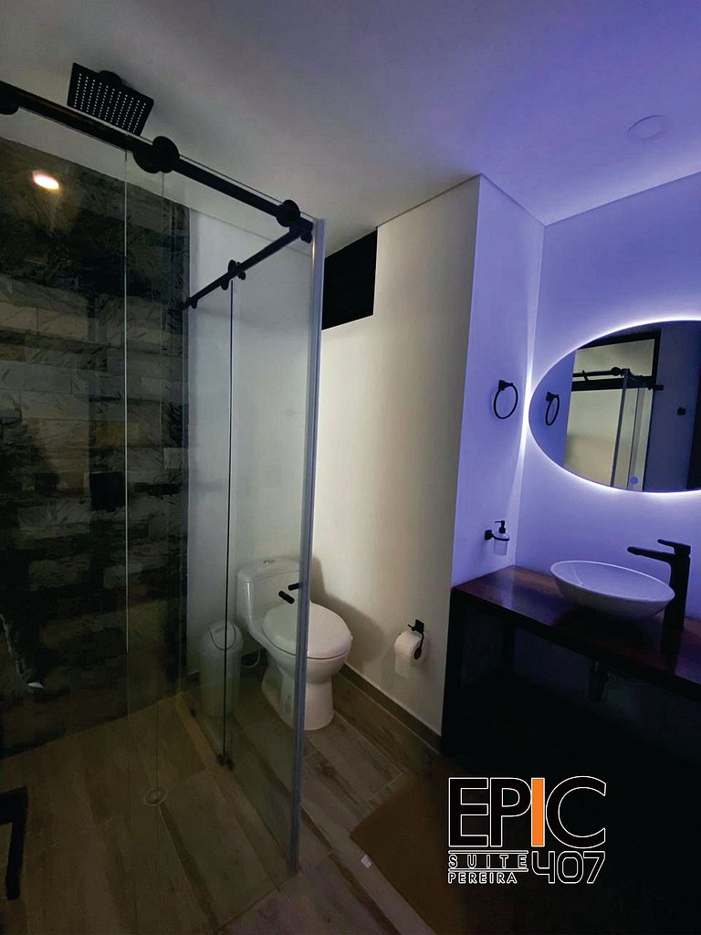 Epic Suite 407 Luxury Loft • King Bed • Airport